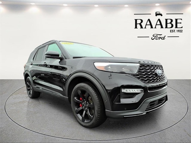 2022 Ford Explorer ST's photo