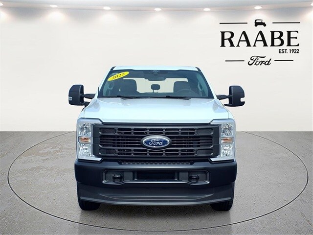 2025 Ford F-350 photo 2