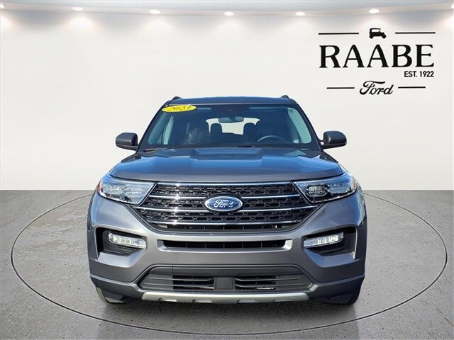 2023 Ford Explorer XLT photo 2