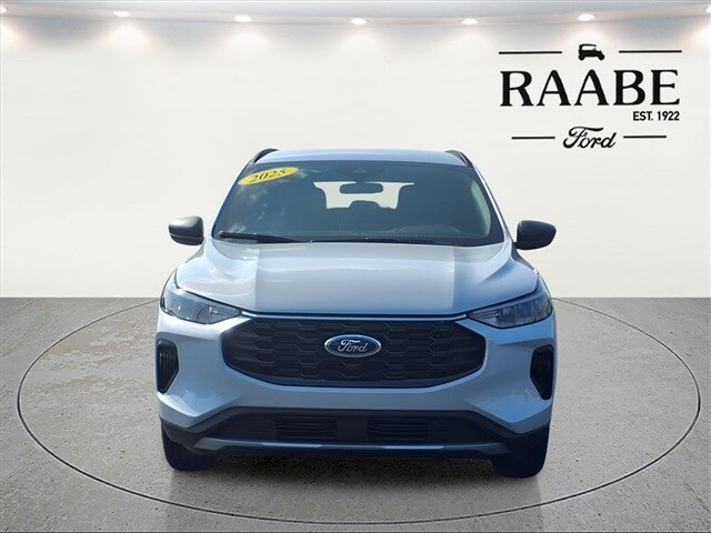 2025 Ford Escape ST-Line photo 2