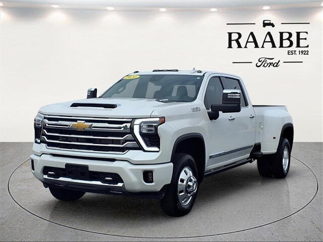 2024 Chevrolet Silverado 3500HD High Country photo 3