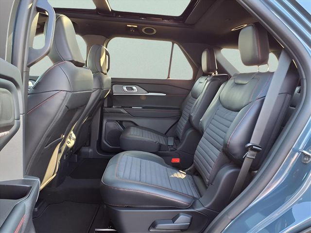 2025 Ford Explorer ST-Line - Photo 12