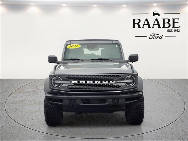 2024 Ford Bronco Badlands photo 2