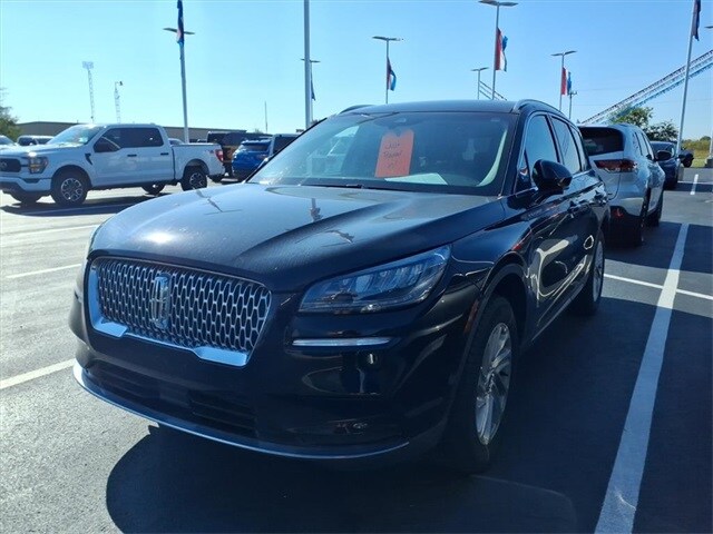 2022 Lincoln Corsair Standard photo 2