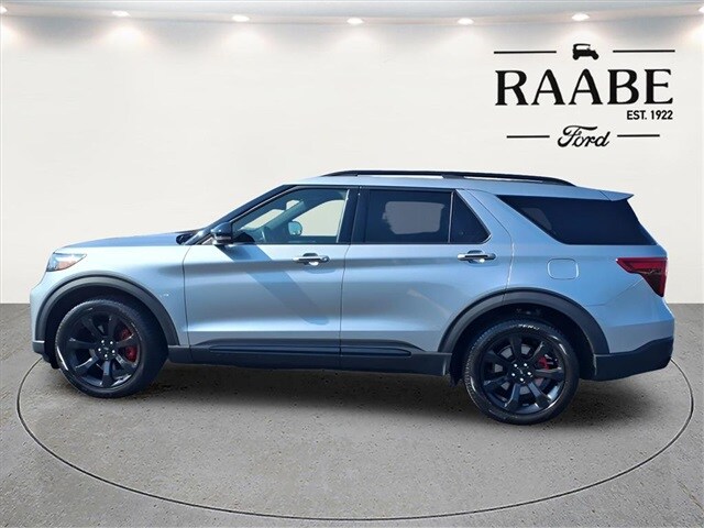 2022 Ford Explorer ST photo 2