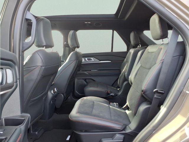 2026 Ford Explorer ST - Photo 12