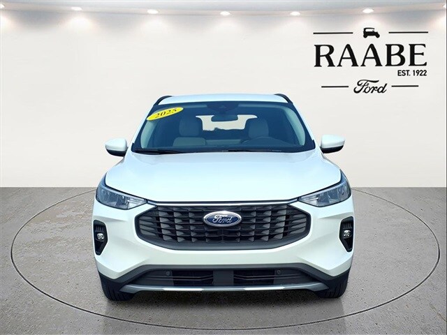 2025 Ford Escape Plug-In Hybrid photo 2