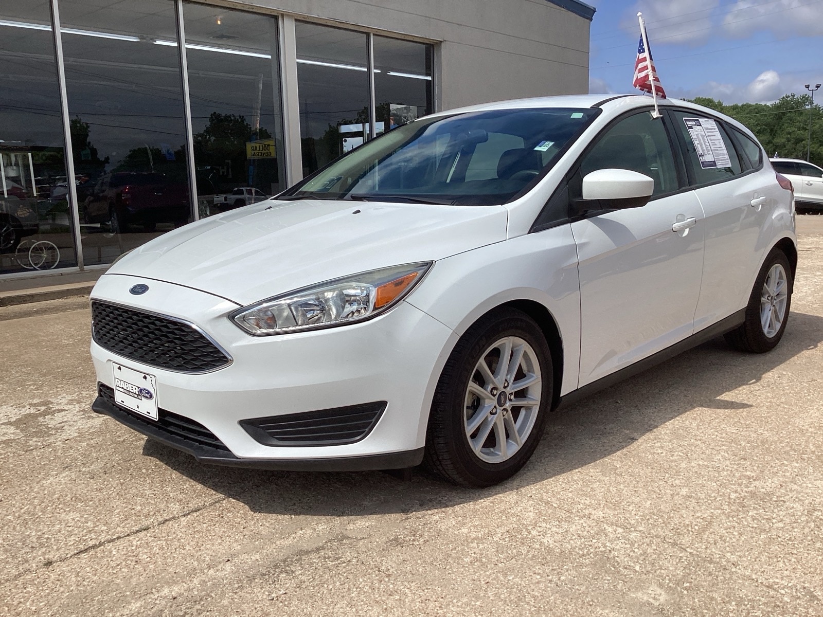 Used 2018 Ford Focus SE with VIN 1FADP3K22JL250519 for sale in Wellington, KS