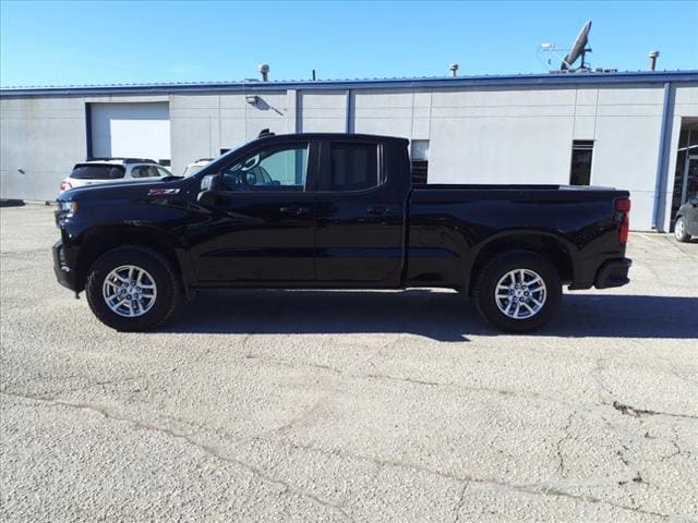 Used 2019 Chevrolet Silverado 1500 RST with VIN 1GCRYEED8KZ334879 for sale in Wellington, KS