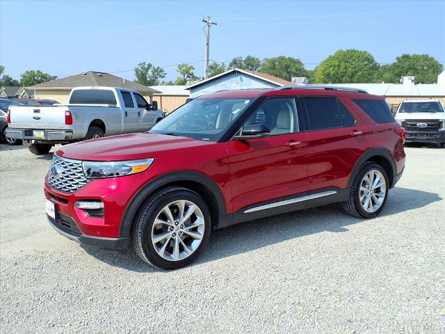 2022 Ford Explorer Platinum's photo