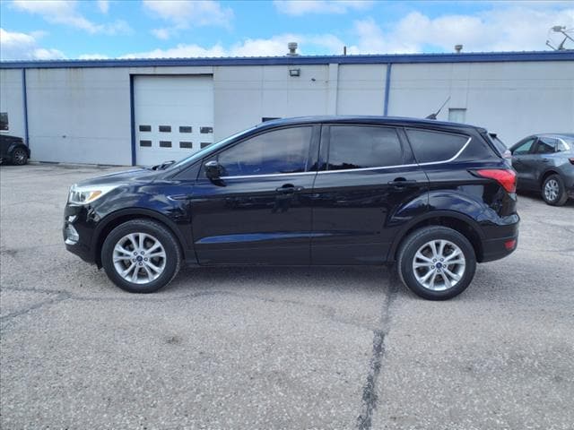 Used 2019 Ford Escape SE with VIN 1FMCU0GD3KUA18297 for sale in Wellington, KS