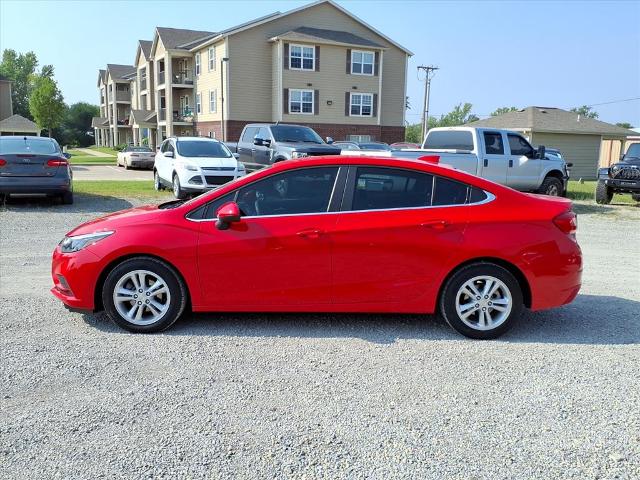 Used 2018 Chevrolet Cruze LT with VIN 1G1BE5SM8J7191191 for sale in Wellington, KS