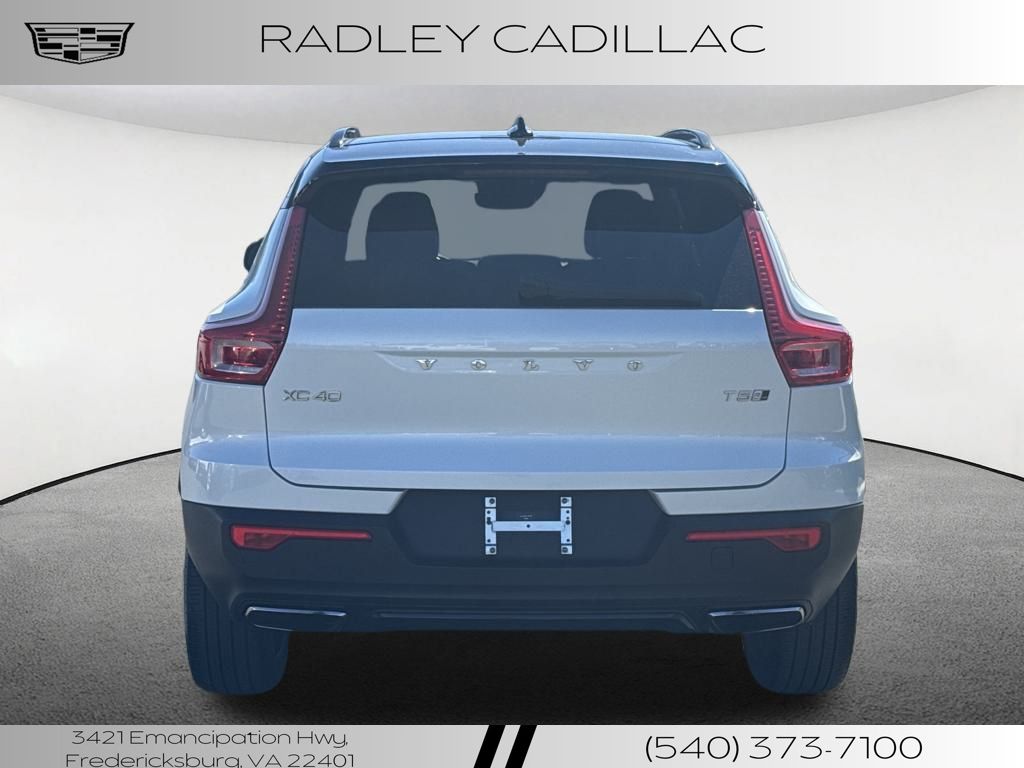 2020 Volvo XC40 R-Design photo 3