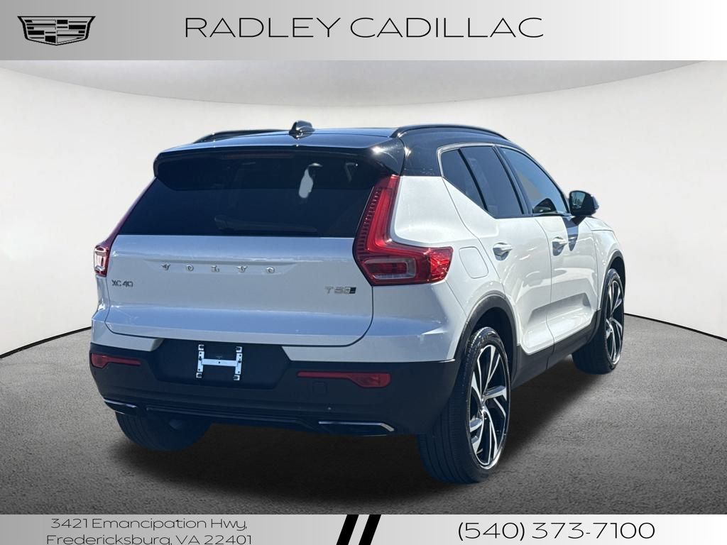 2020 Volvo XC40 R-Design photo 4
