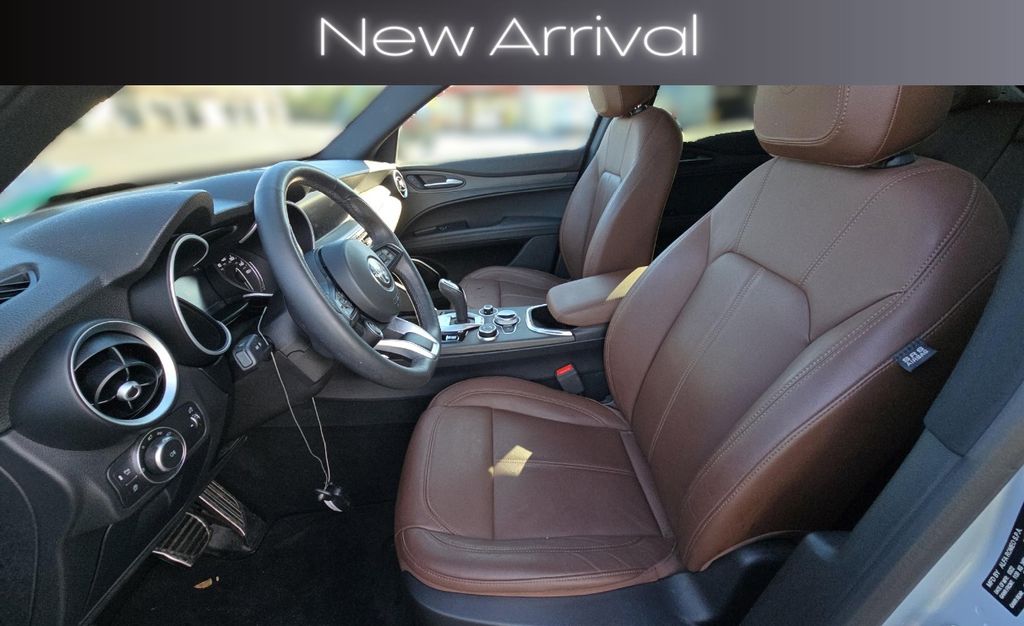 2022 Alfa Romeo Stelvio Ti's photo