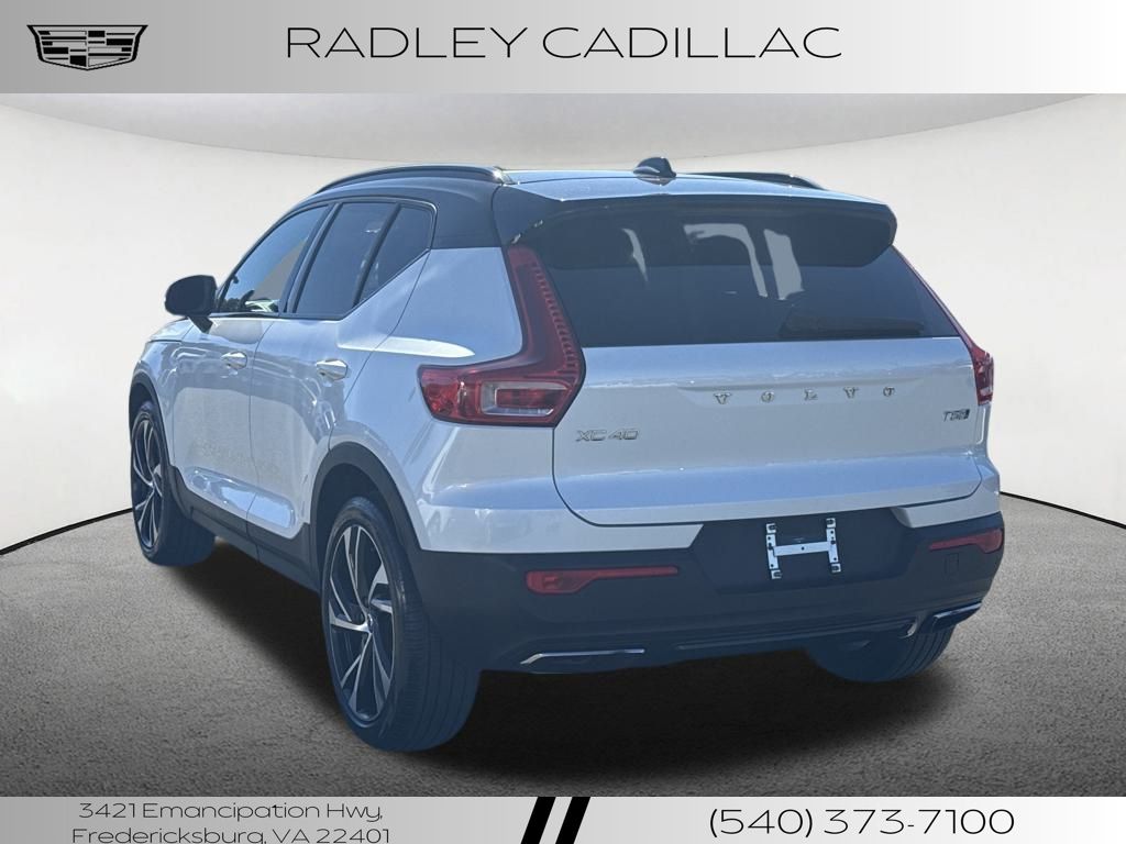 2020 Volvo XC40 R-Design photo 2