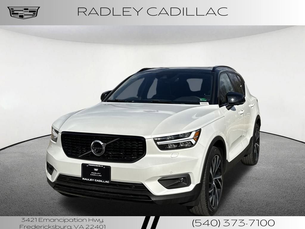2020 Volvo XC40 R-Design's photo