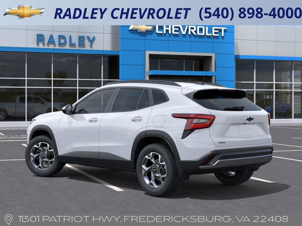 2025 Chevrolet Trax LT photo 2