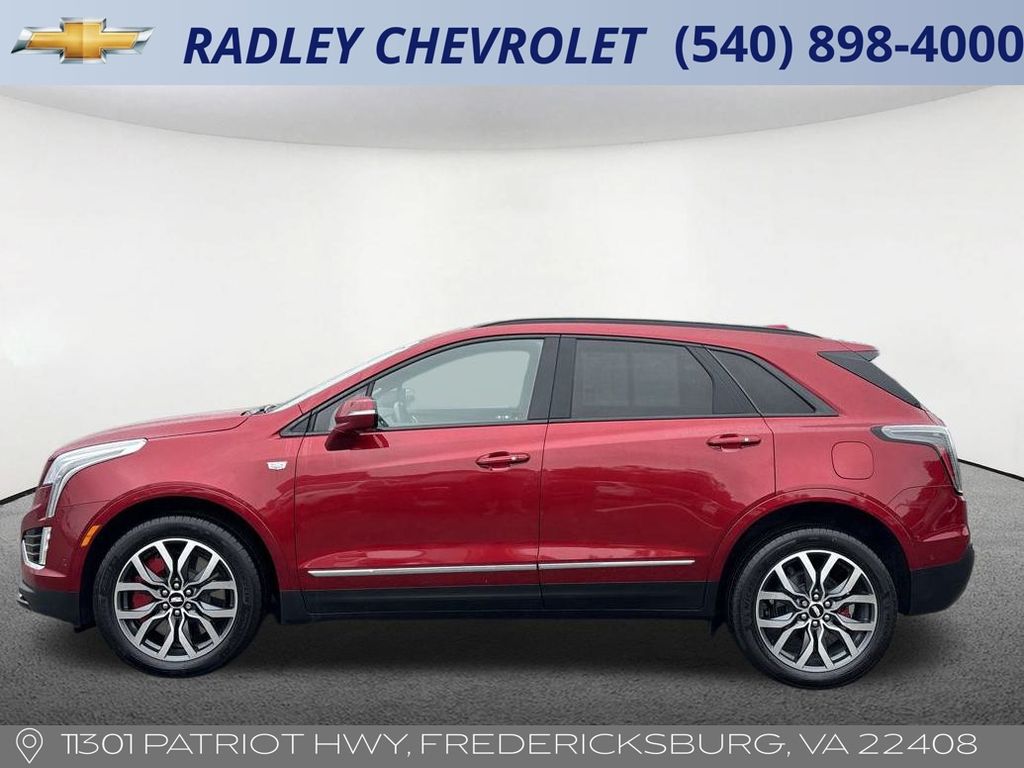 2023 Cadillac XT5 Sport photo 2