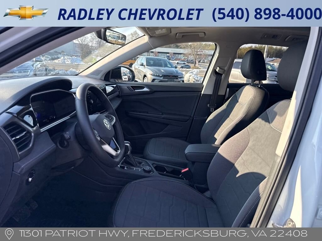 Used 2025 Volkswagen Taos SE Black SUV