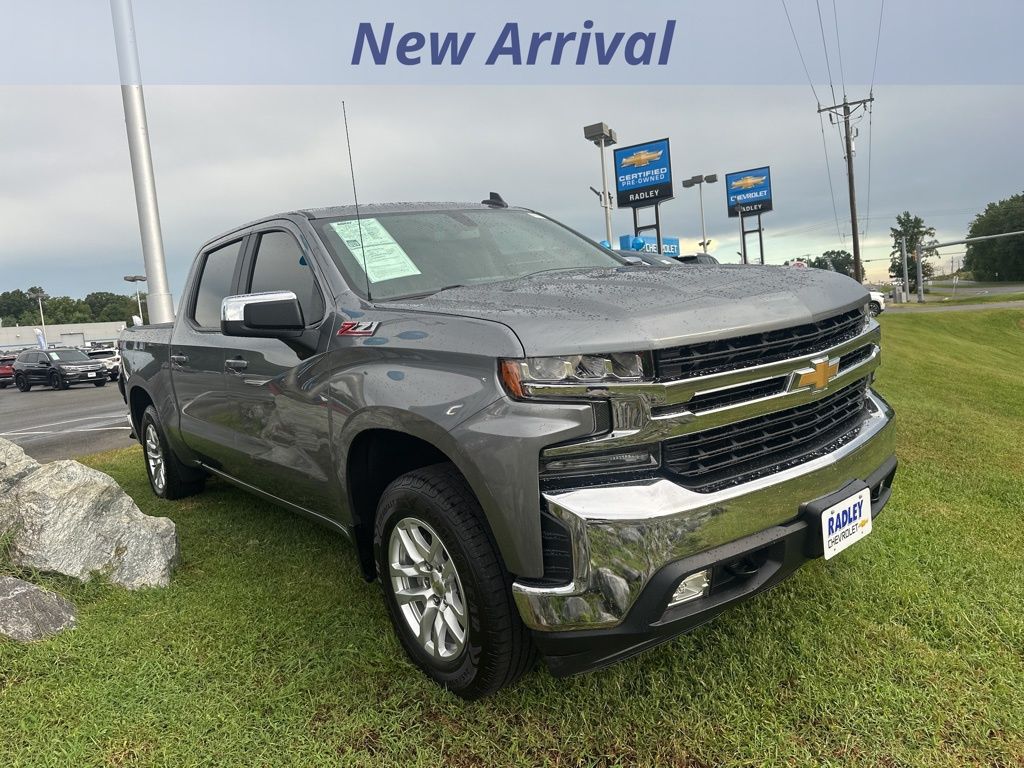 2020 Chevrolet Silverado 1500 LT photo 2