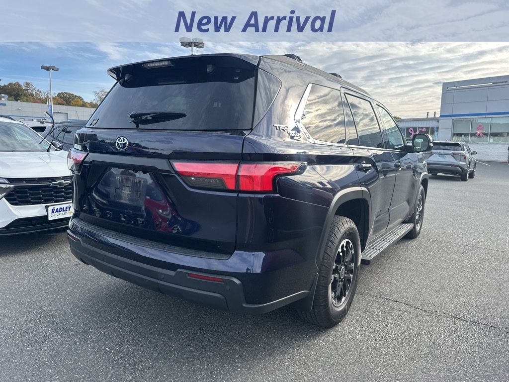 2024 Toyota Sequoia SR5 photo 3