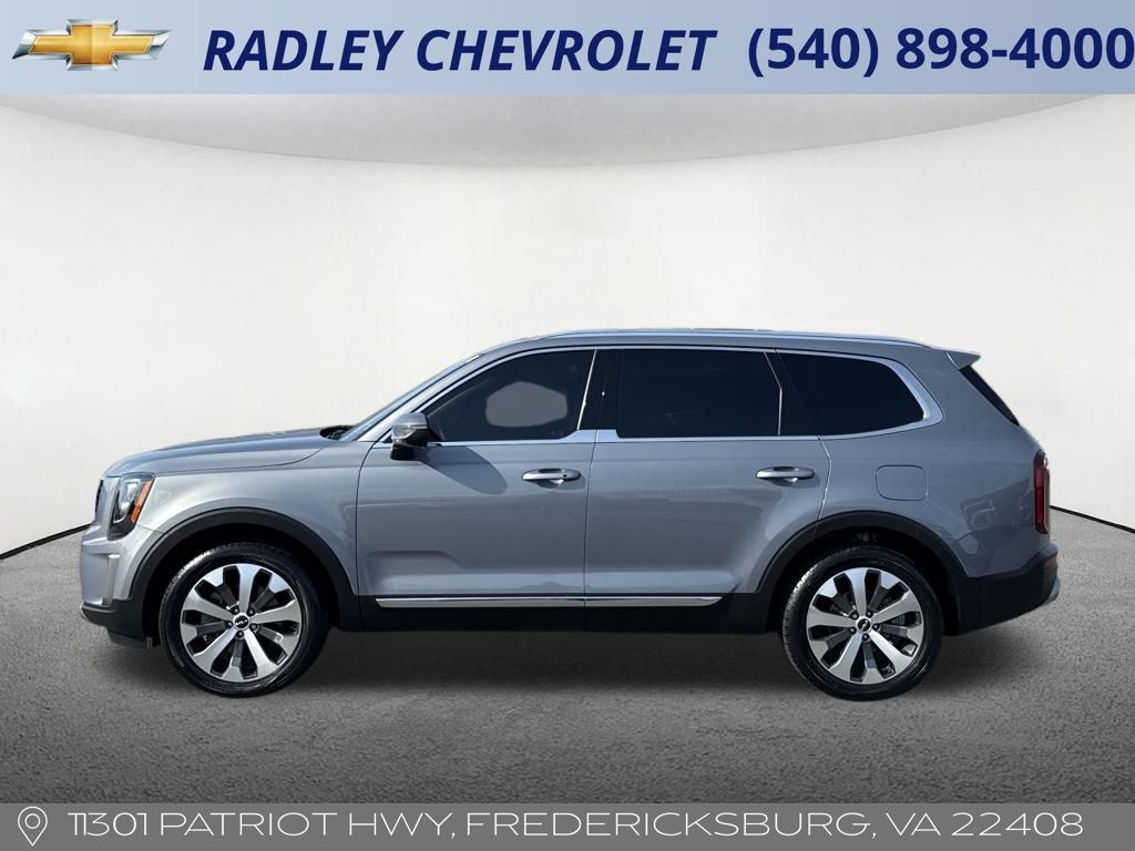 2022 Kia Telluride EX photo 2