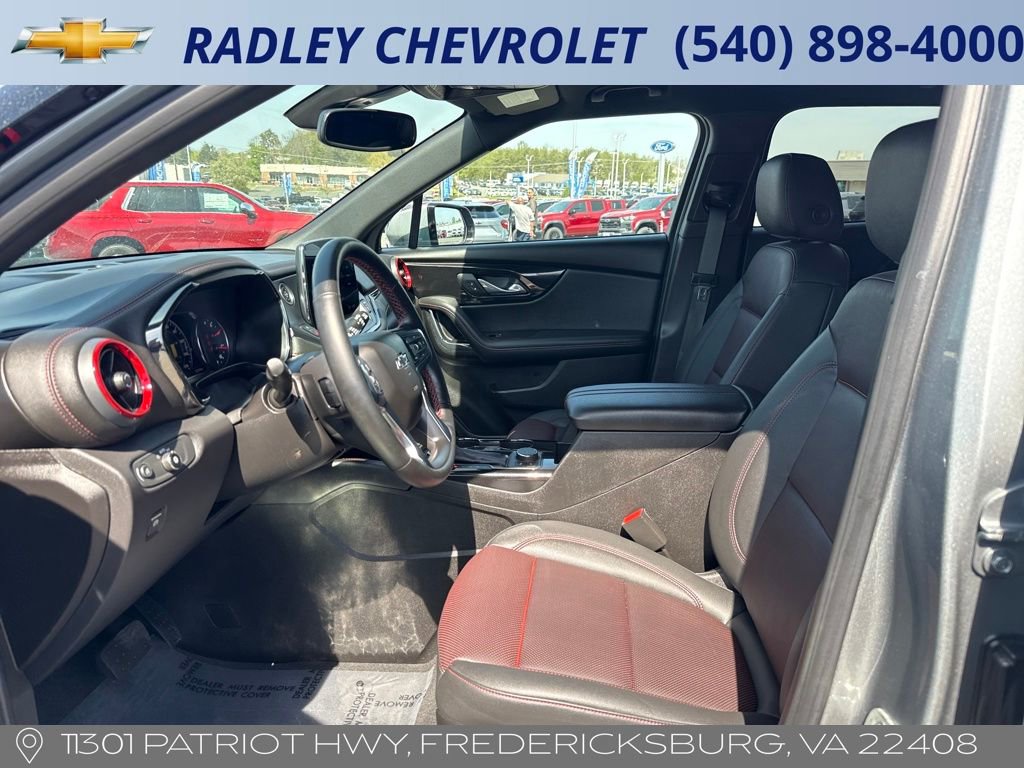 View vehicle photo 3