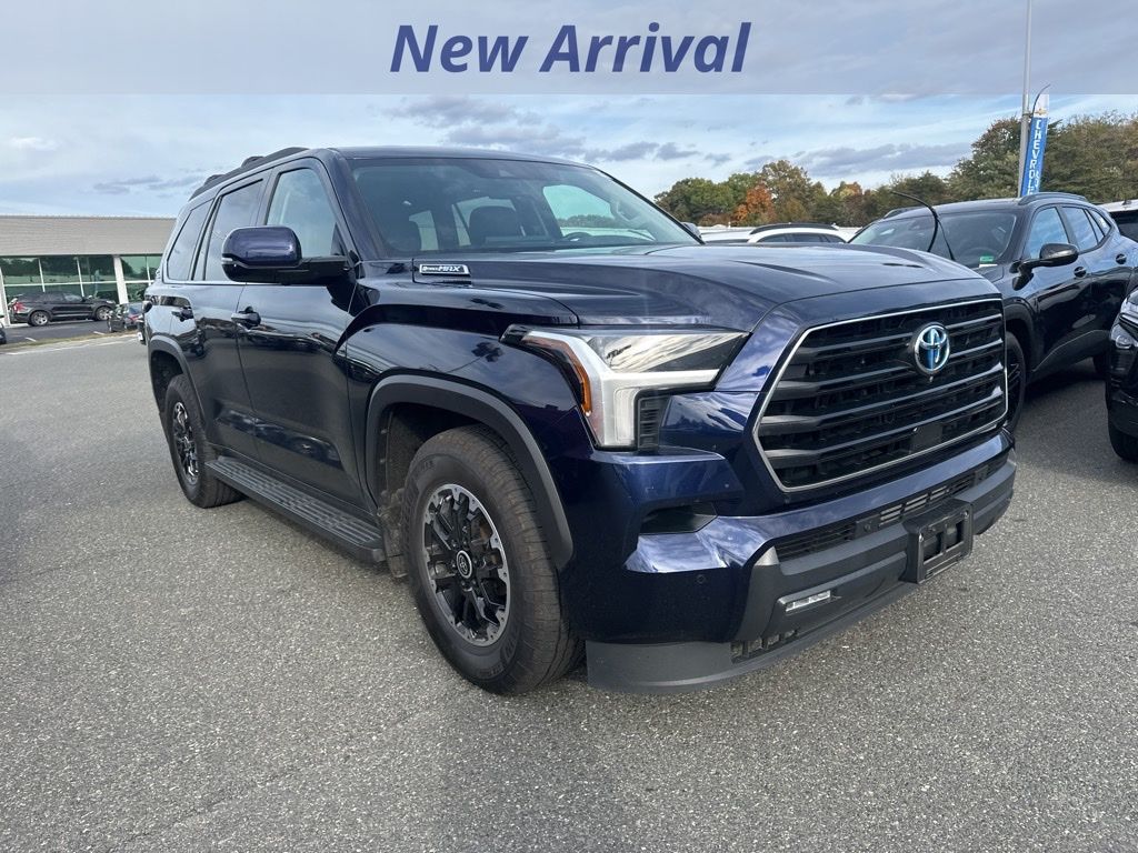 2024 Toyota Sequoia SR5 photo 2