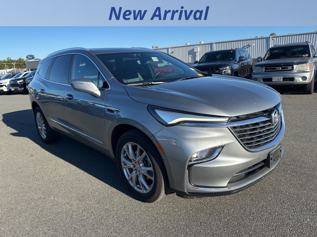 2023 Buick Enclave Premium photo 2