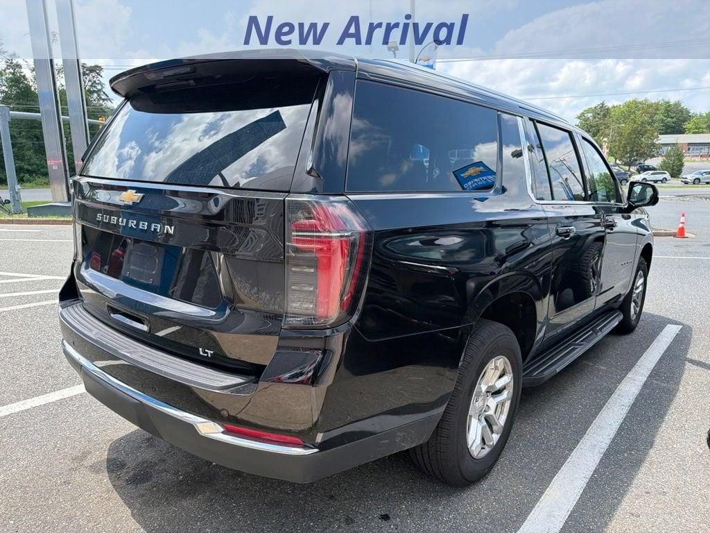 2025 Chevrolet Suburban LT - Photo 7