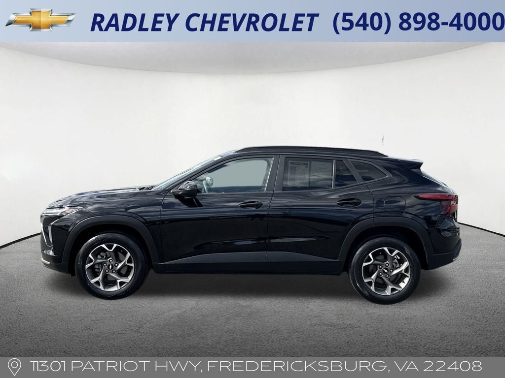 2024 Chevrolet Trax LT photo 2