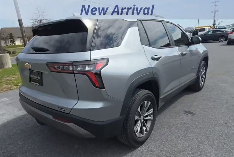 View vehicle photo 4