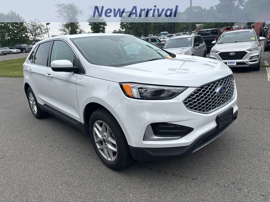 2024 Ford Edge SEL photo 2