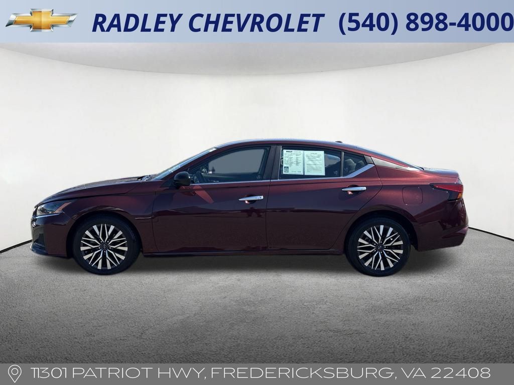 2024 Nissan Altima 2.5 SV photo 2