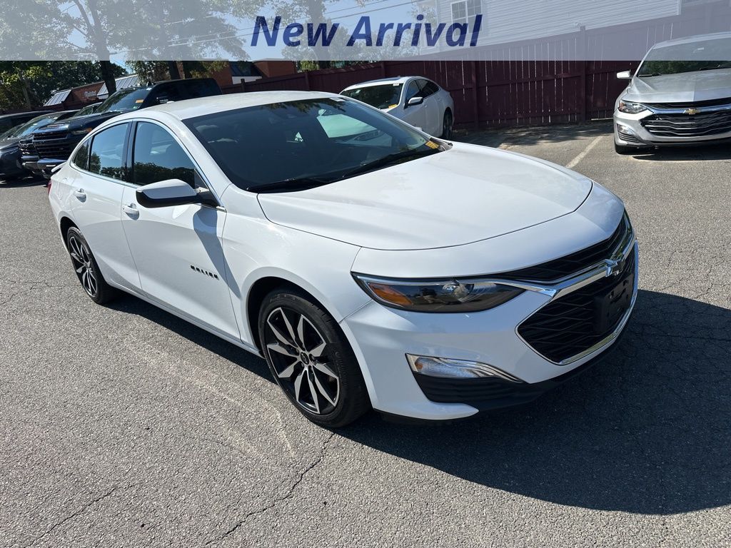 2024 Chevrolet Malibu RS photo 2