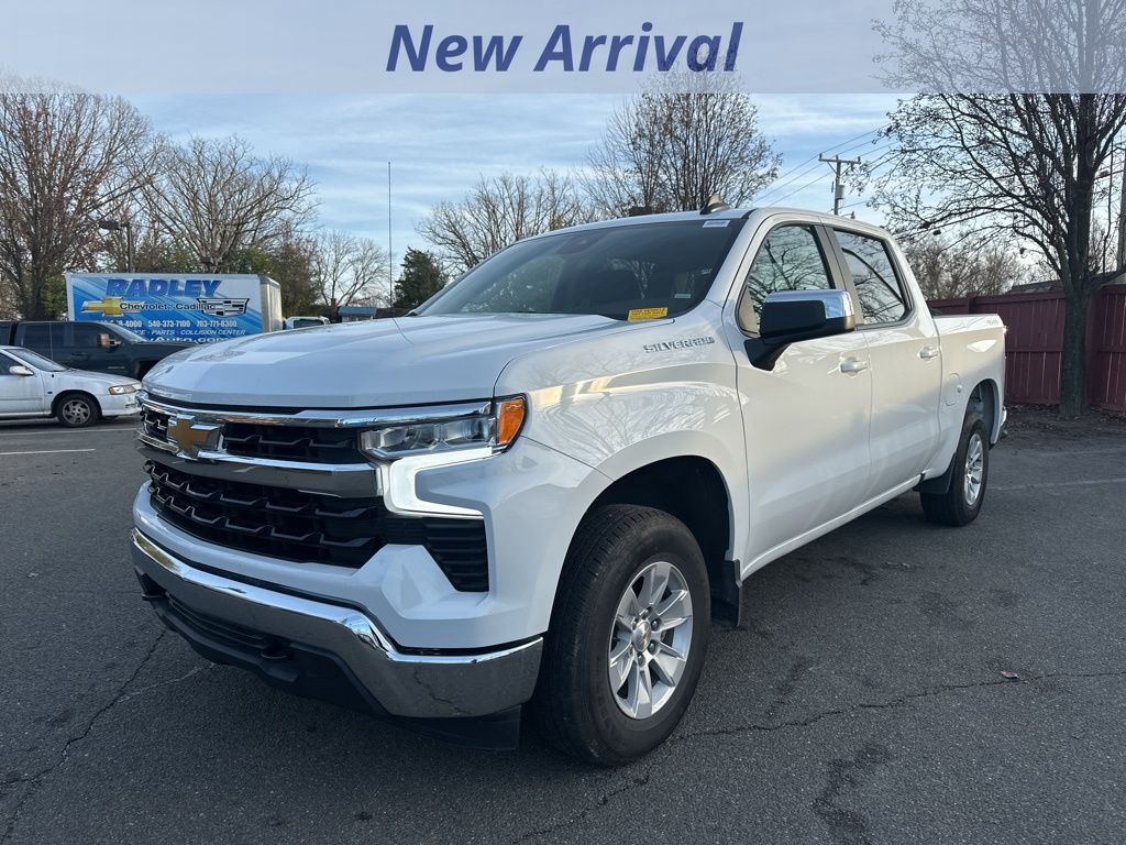 2025 Chevrolet Silverado 1500 LT's photo