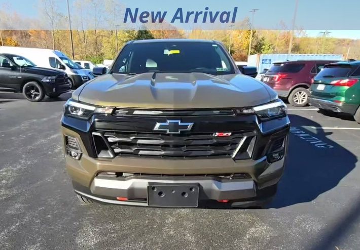 2024 Chevrolet Colorado Z71 photo 2