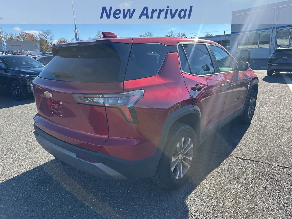 2025 Chevrolet Equinox LT photo 3