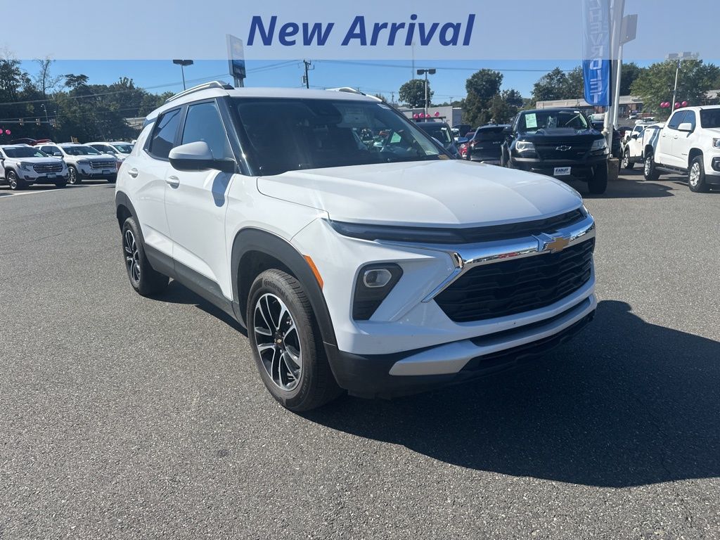 2024 Chevrolet Trailblazer LT photo 2