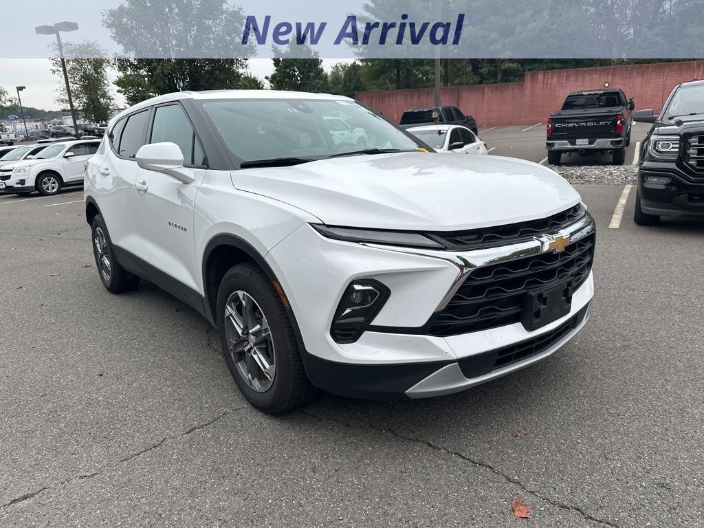 2023 Chevrolet Blazer 2LT photo 2