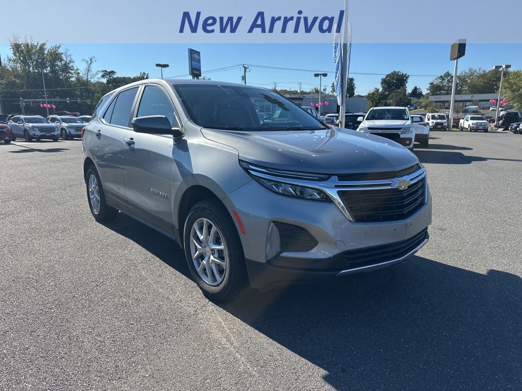 2024 Chevrolet Equinox LT photo 2