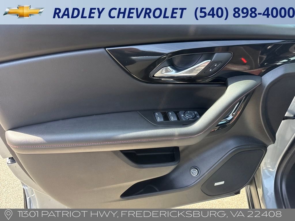 View vehicle photo 5