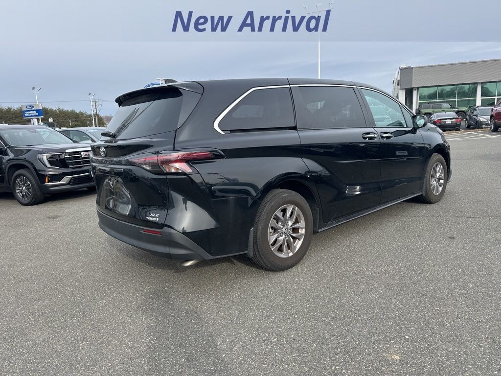 Used 2023 Toyota Sienna XLE Minivan/Van