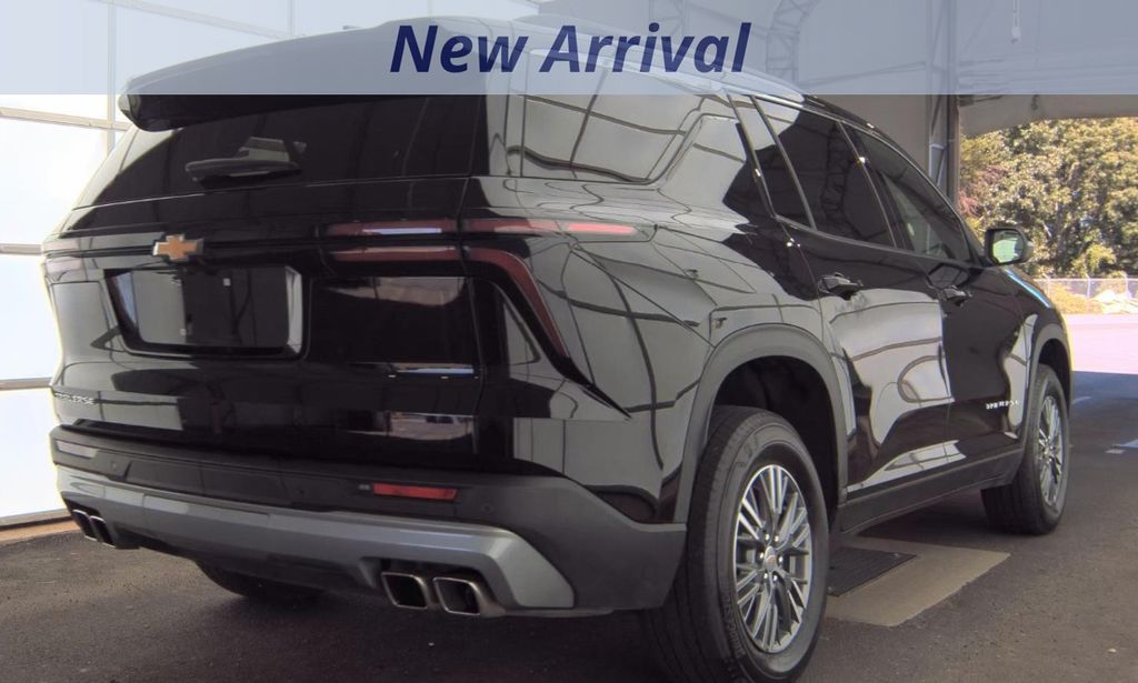 2025 Chevrolet Traverse photo 4