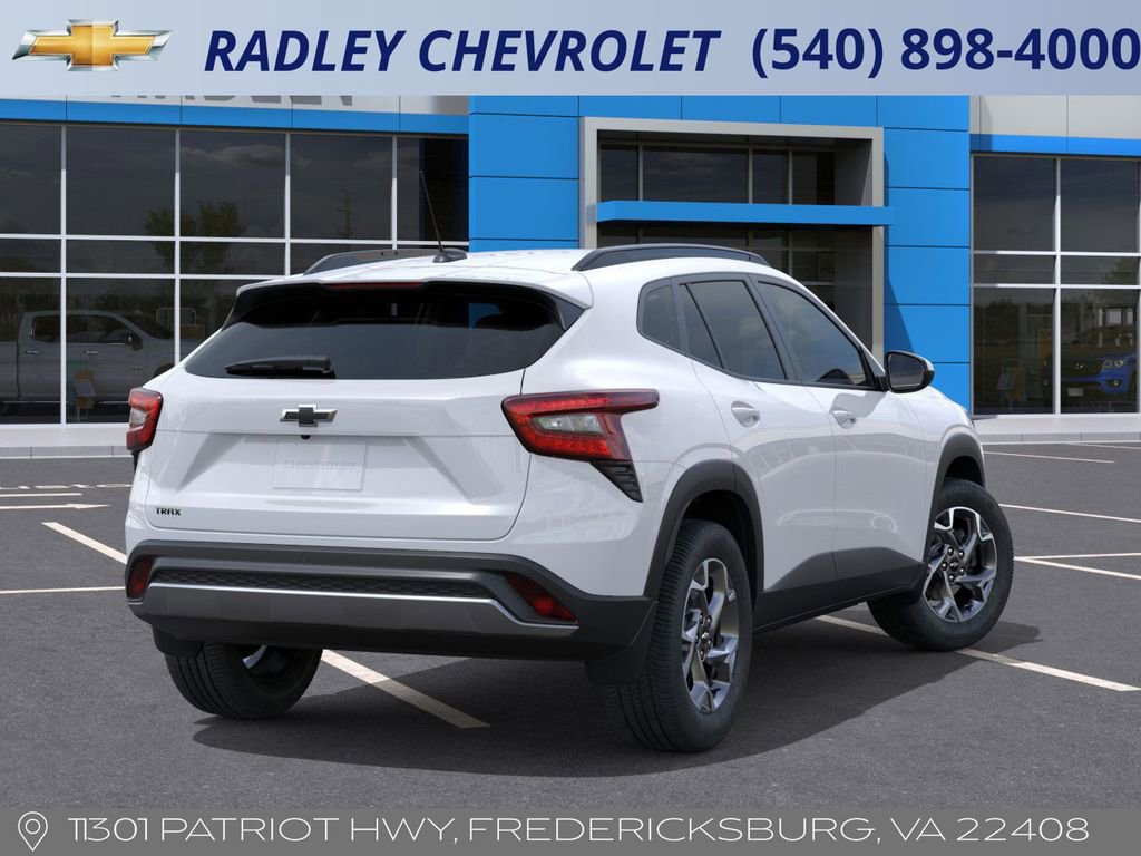2025 Chevrolet Trax LT photo 3