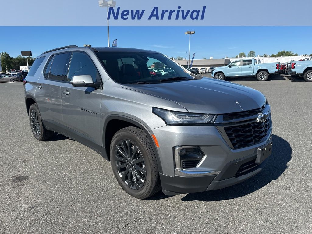 2023 Chevrolet Traverse RS photo 2