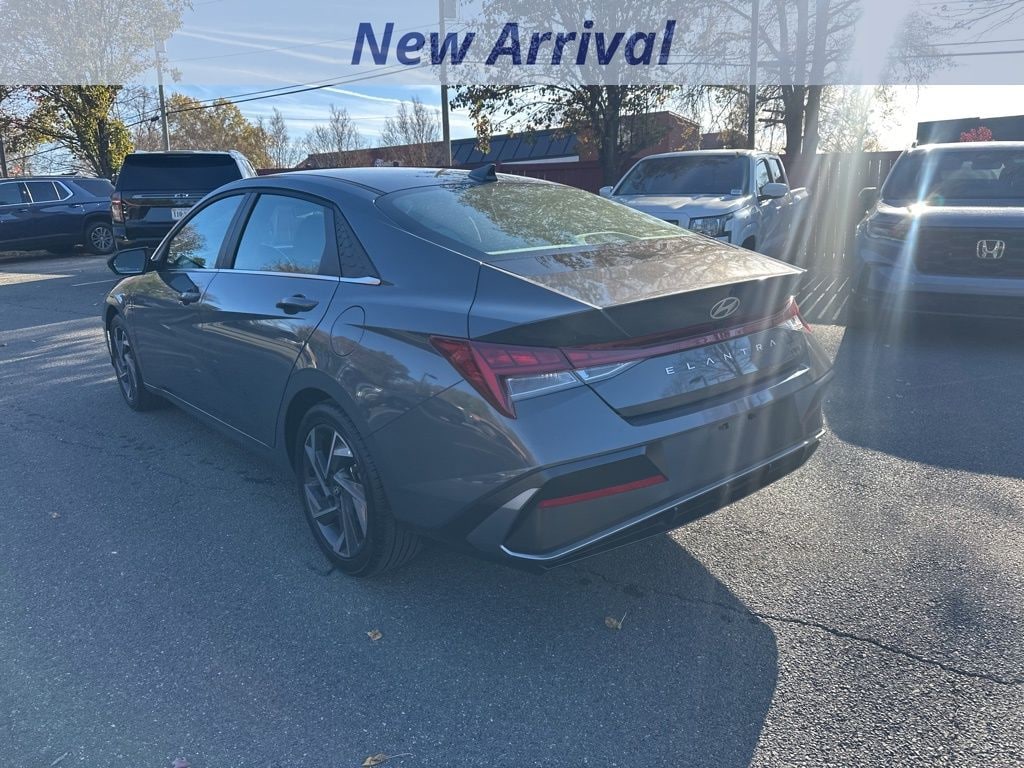 Used 2025 Hyundai Elantra SEL Convenience Sedan
