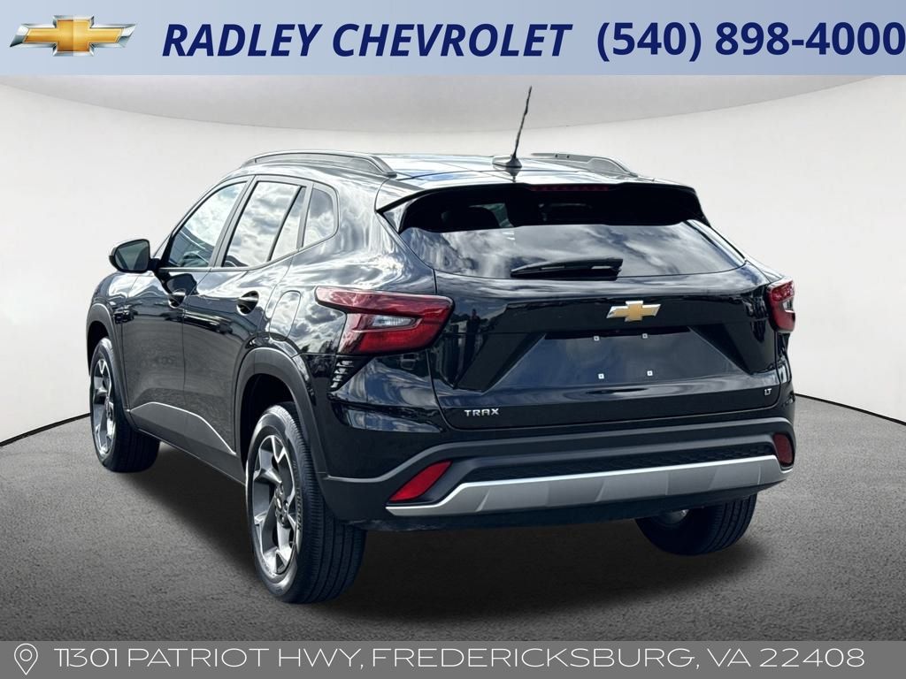 2024 Chevrolet Trax LT photo 3