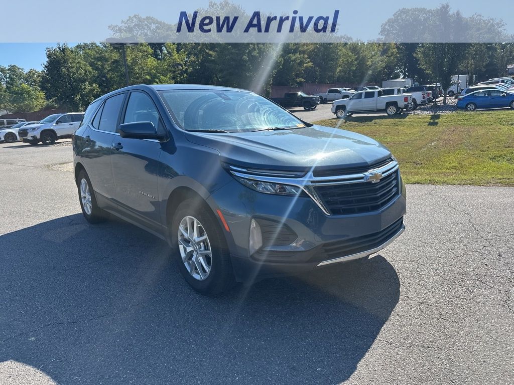 2024 Chevrolet Equinox LT photo 2